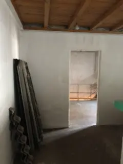 Pièce à l’étage de la grange avant démolition