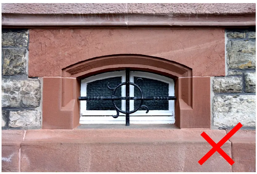 Fenêtre étanche installée à la place d'une grille de cave