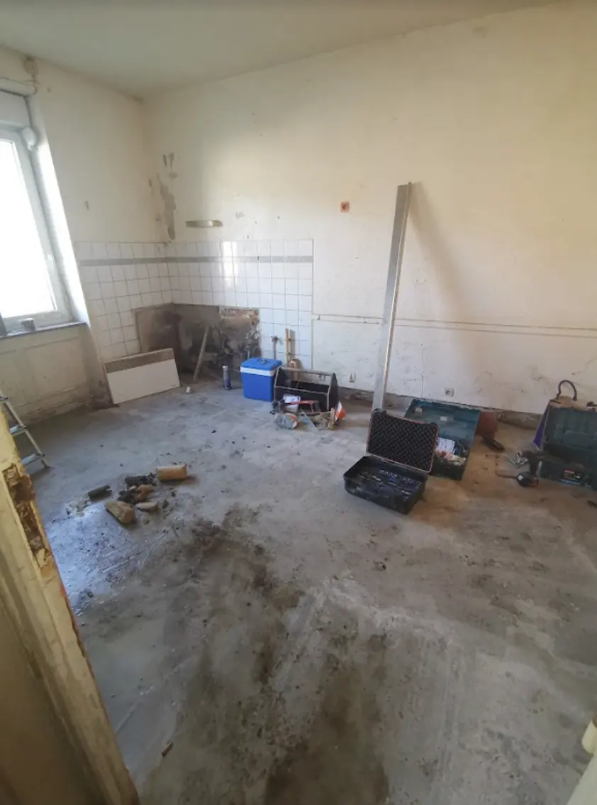 Nouvelle dalle béton après dépose du plancher contaminé