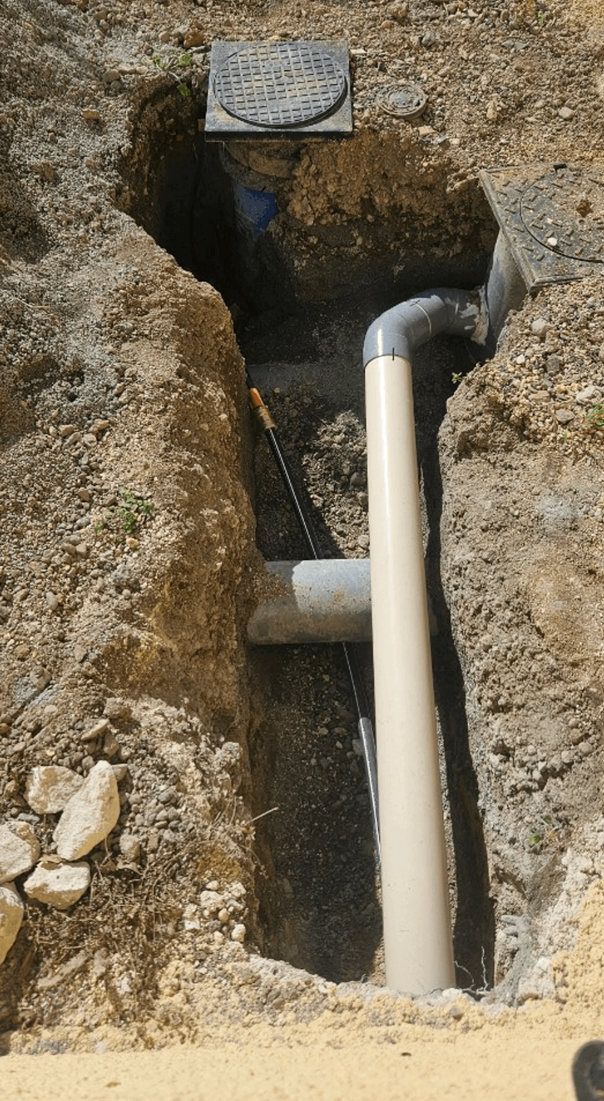 Raccordement d’une canalisation au regard d’assainissement