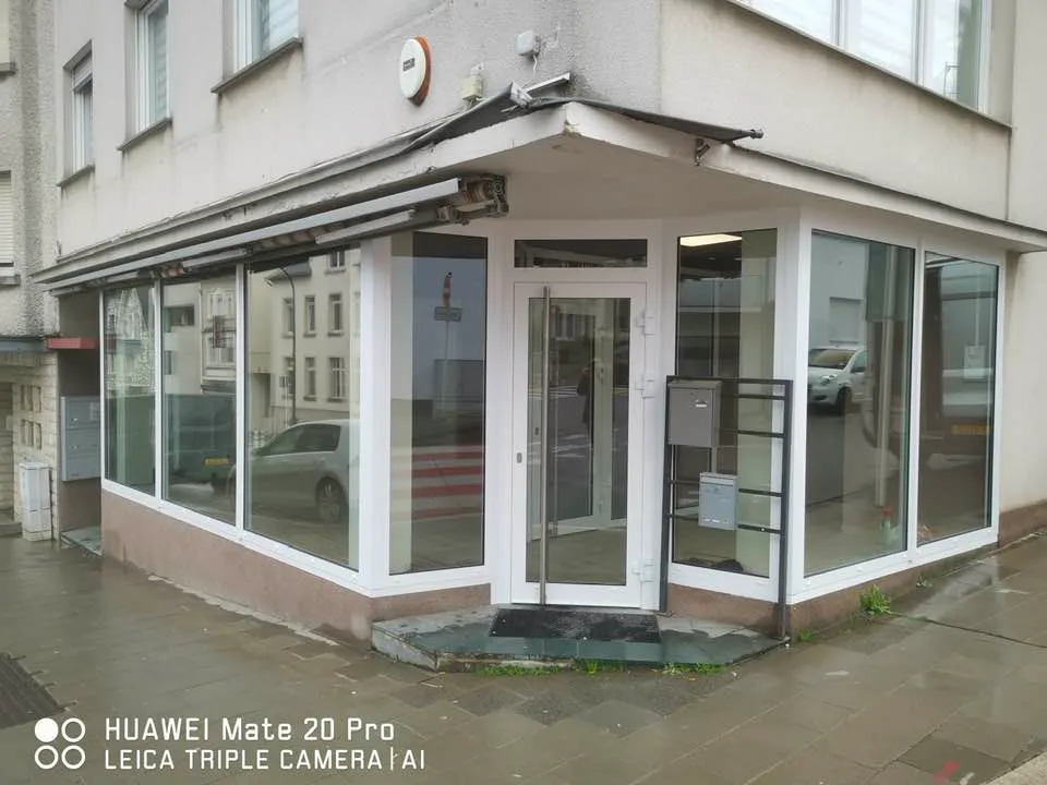 Local commercial après le remplacement des menuiseries