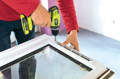 Perçage d'un ouvrant pour poser une grille d'aération