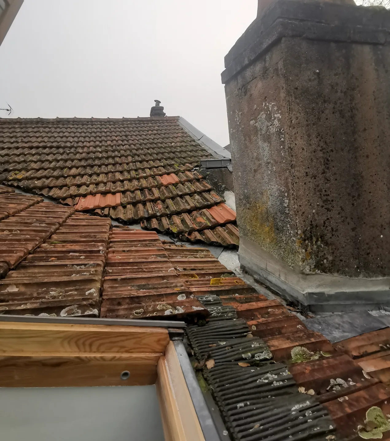 Exemple d’une noue métallique entre deux pans de toiture