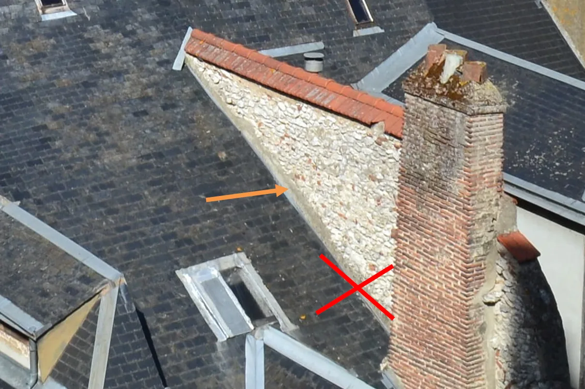Rive latérale contre mur sans solin adapté
