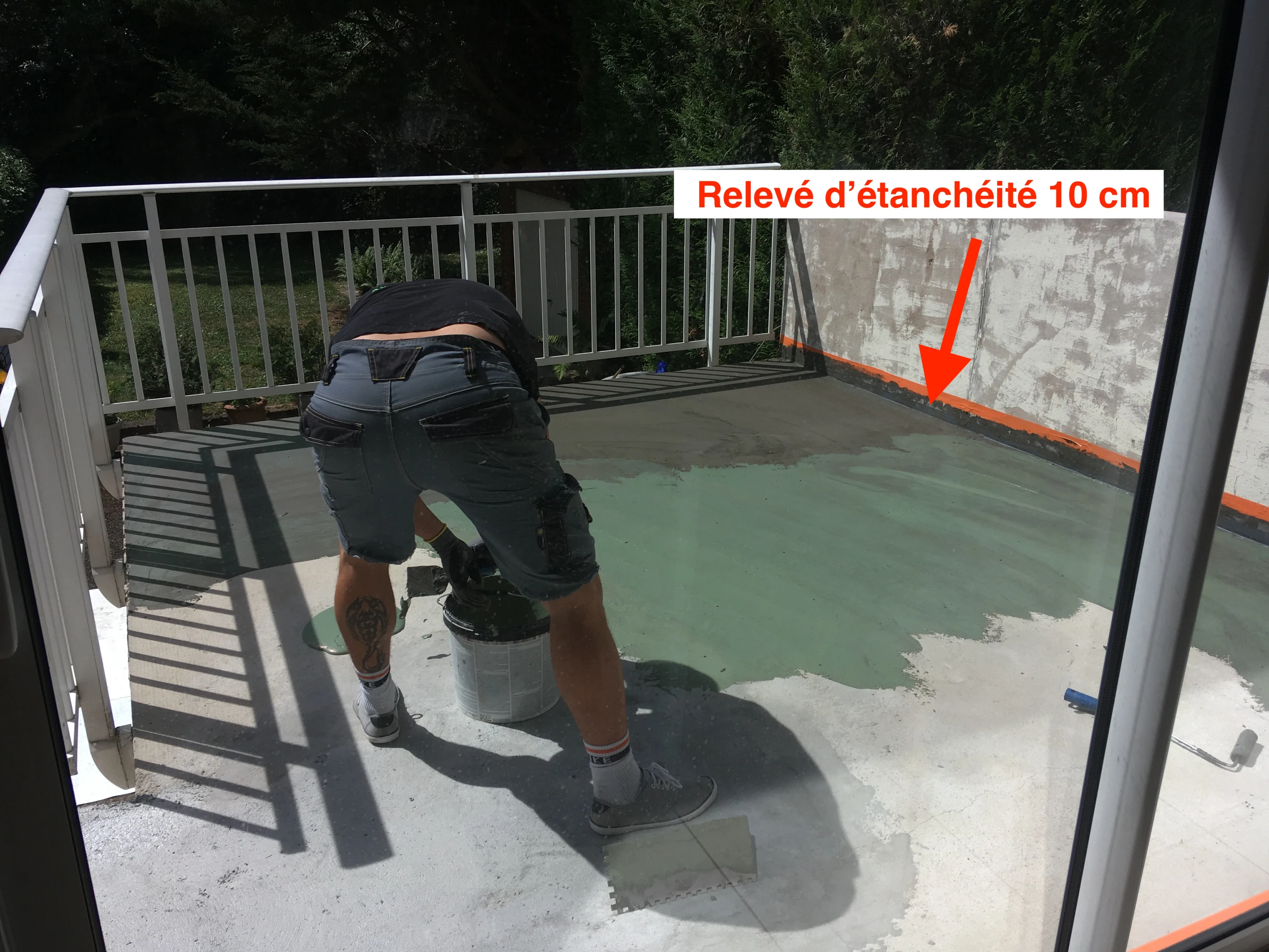 Application de l’étanchéité sur la terrasse