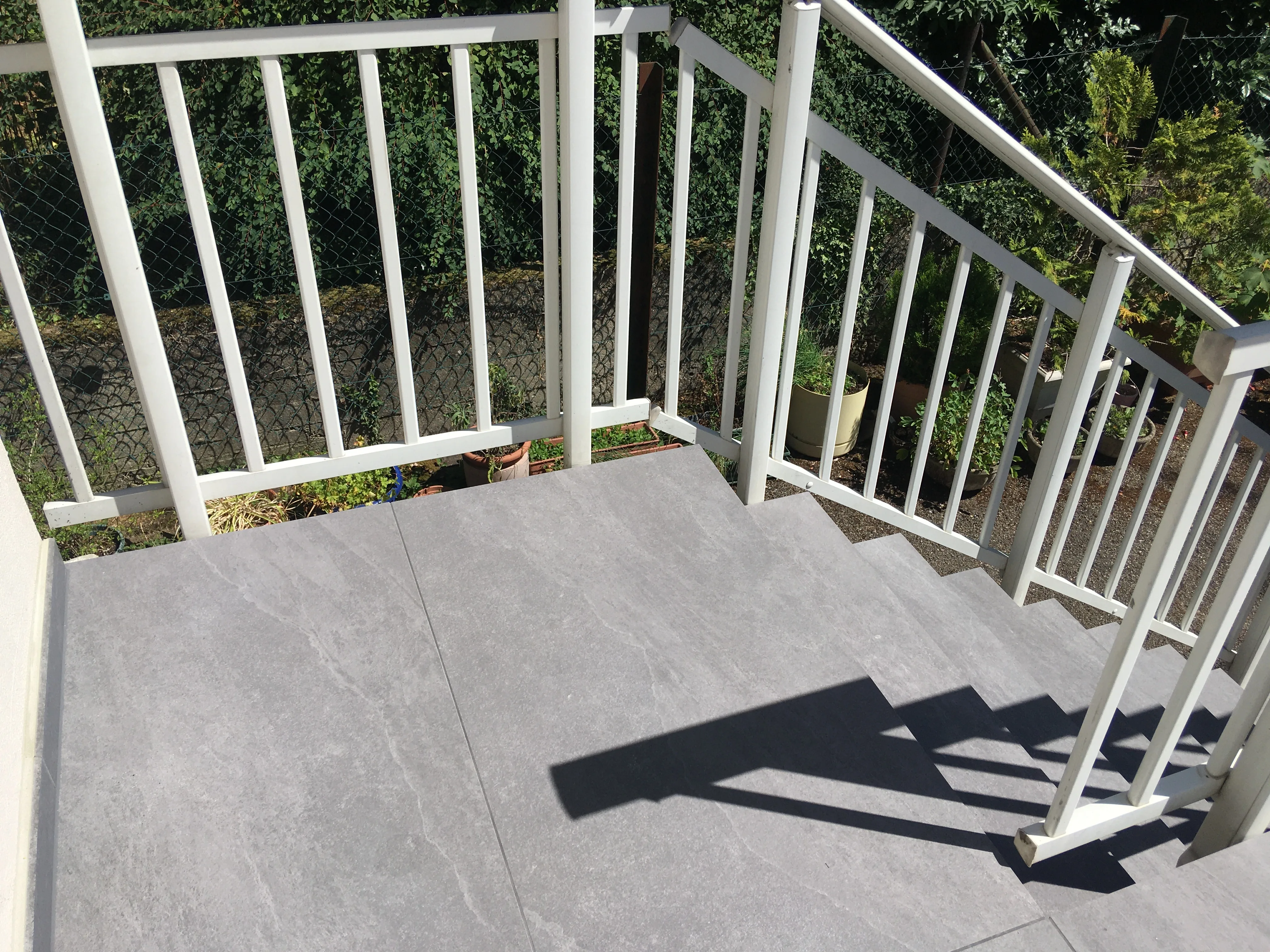 Vue finale de l’escalier carrelé