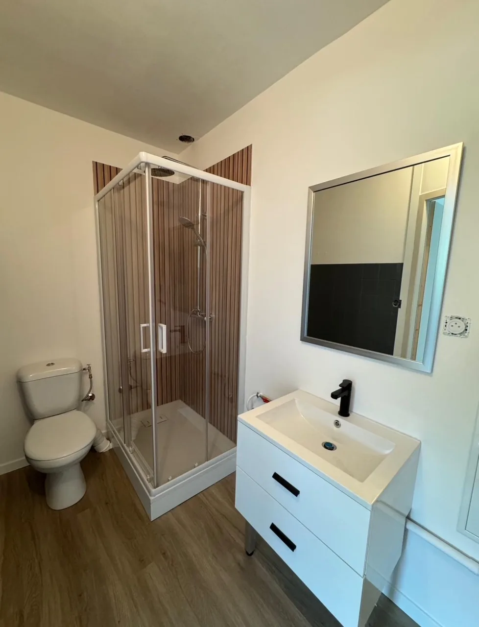 Cabine douche panneau bois