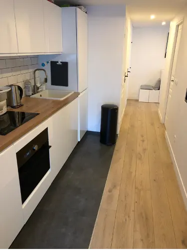 Photo : jonction carrelage/parquet avec profilé aluminium (carrelage effet béton anthracite ALMA Leroy Merlin)