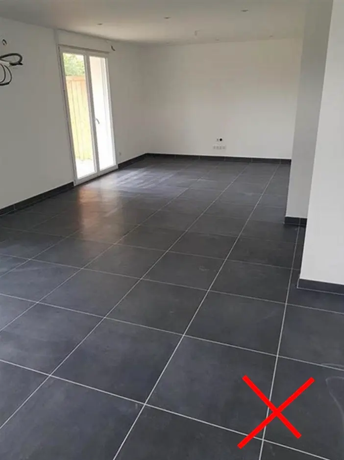 Exemple carrelage foncé avec joint foncé