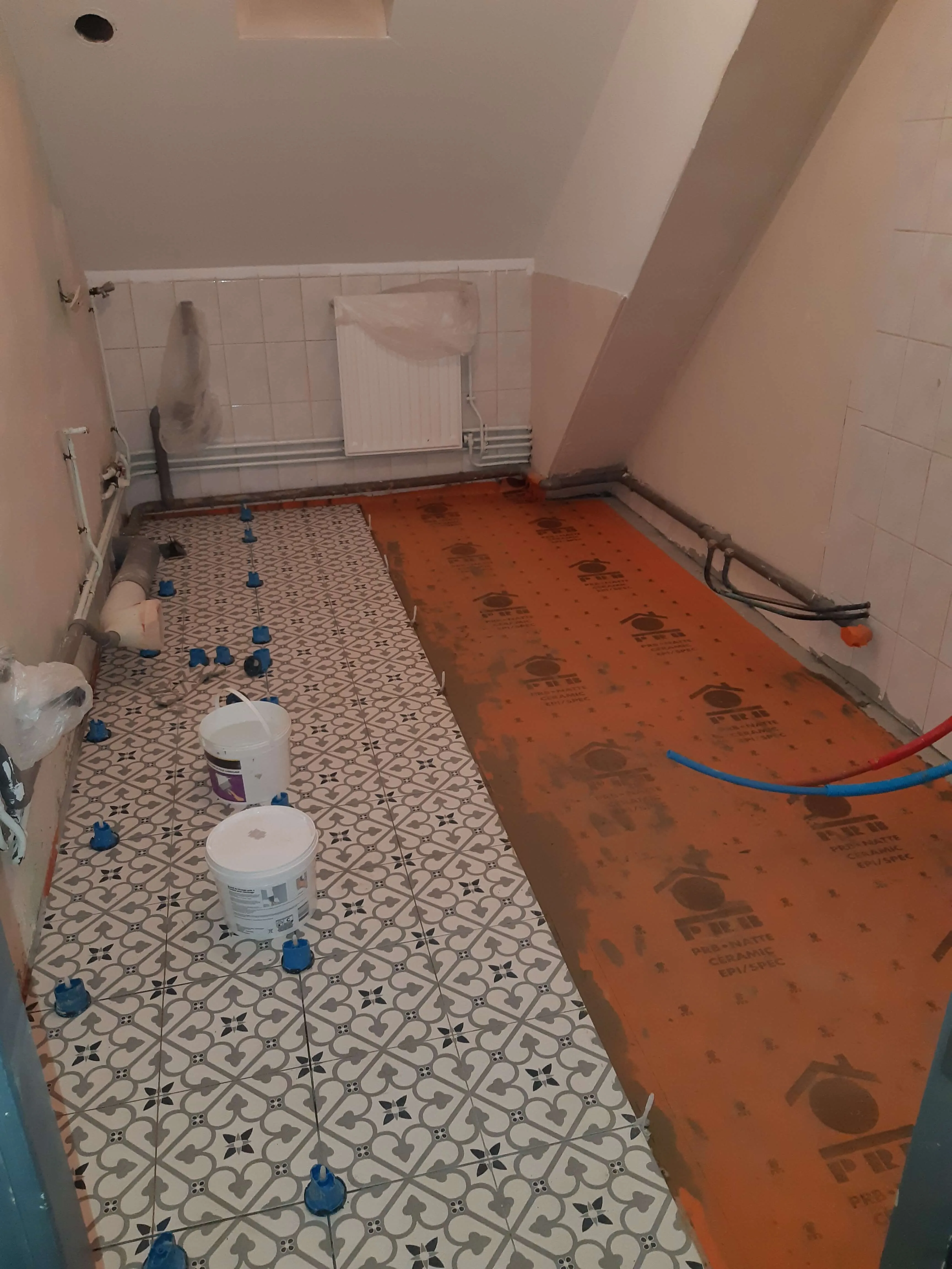 Mise en place natte Schlüter puis carrelage