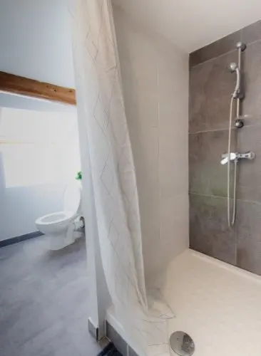 Douche 3 murs avec rideau de douche